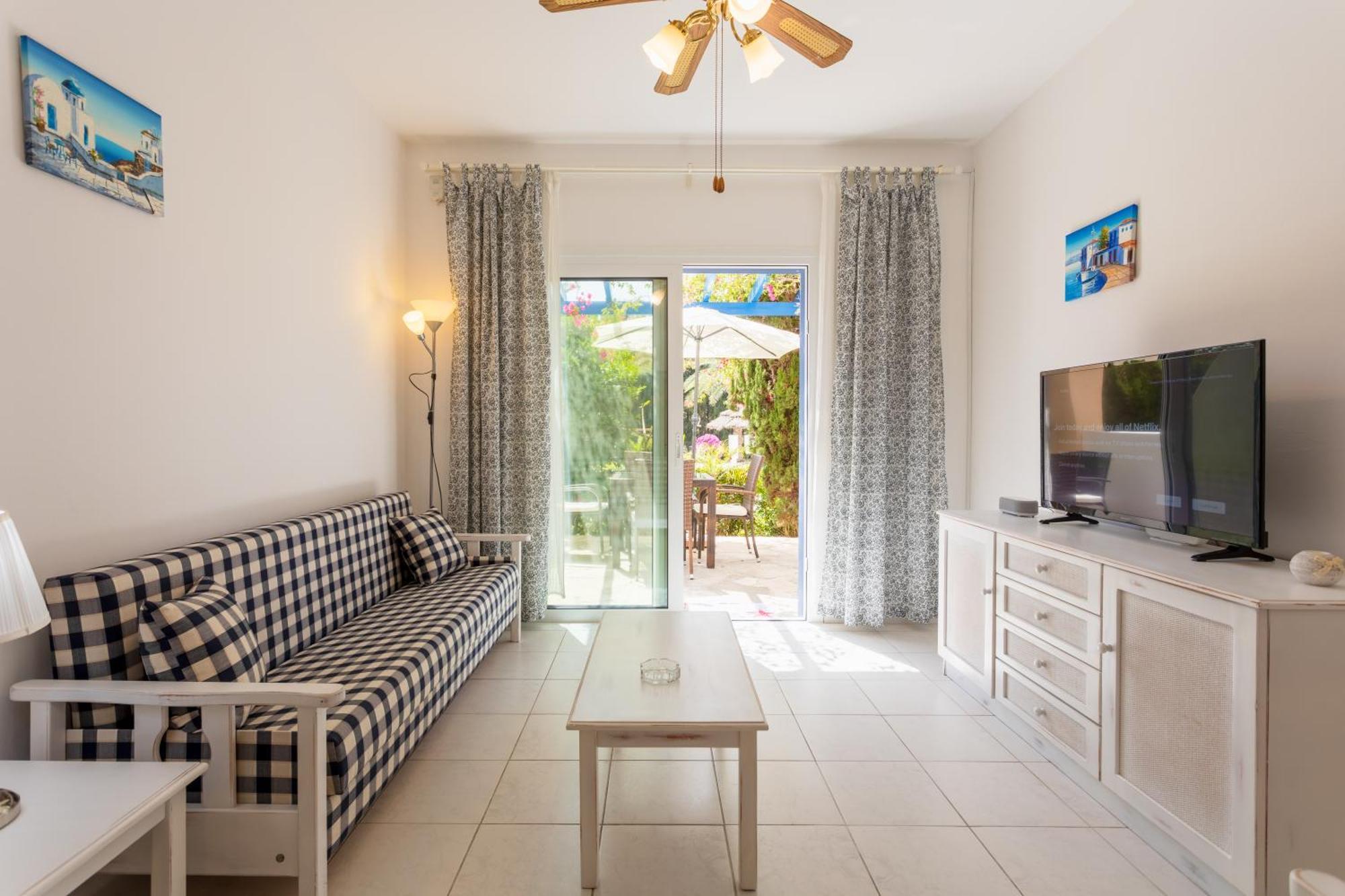 Regina Gardens Lovely Apartment Paphos Exterior foto